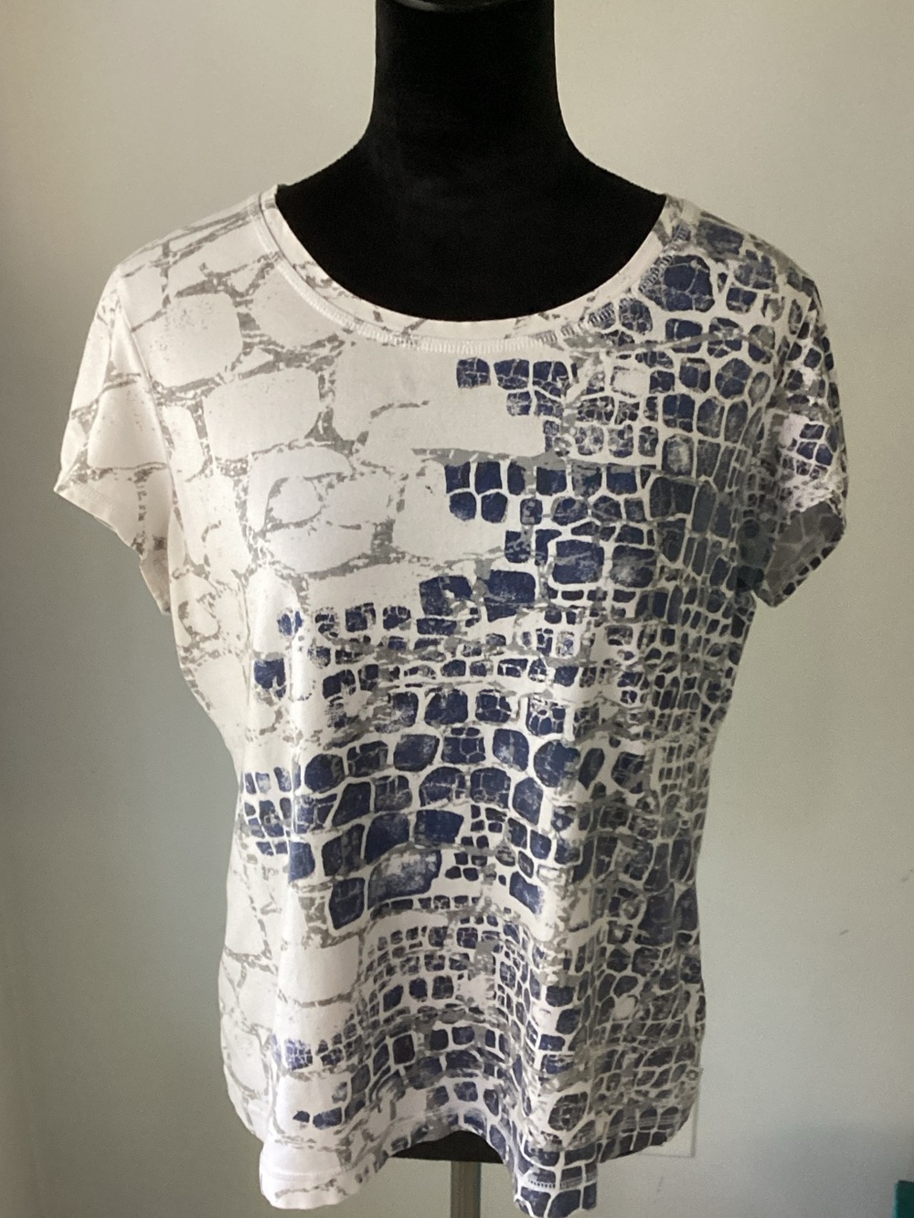 Chico's Zenergy Short Sleeve Top size 2